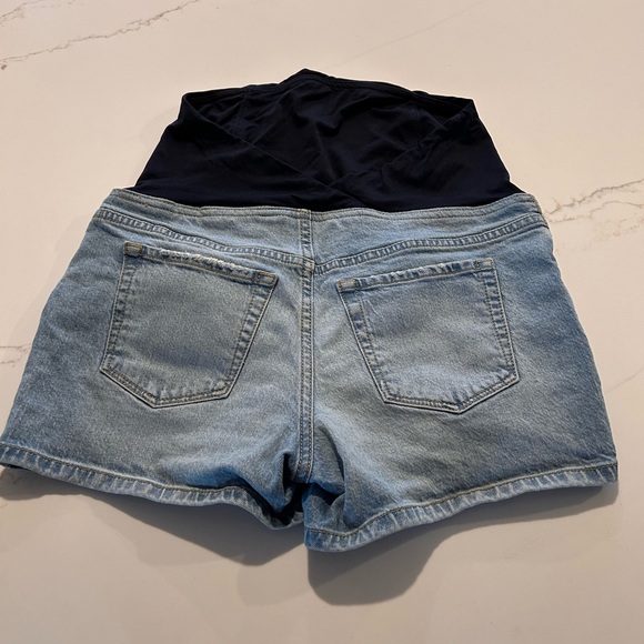 Ingrid and Isabel (for Target) over the bump maternity 3” jean shorts - Picture 2 of 4